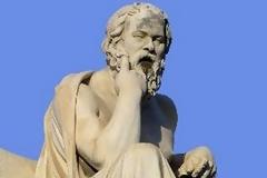 Ποιος ήταν μορφωμένος άνθρωπος για τον Σωκράτη;