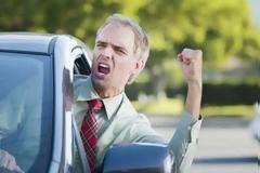 9 ελαττώματα οδηγών που μας τρελαίνουν