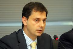 Θεοχάρης: Φορό-ασυλία σε όσους «καρφώνουν»