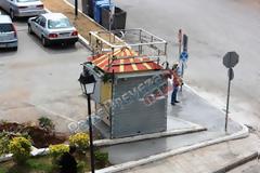 Πρέβεζα: Τσιμέντωσαν τα παρτέρια για να έχει πρόσβαση το περίπτερο