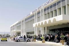 Μετ' εμποδίων οι πτήσεις λόγω νοτιάδων