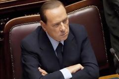 Αποχή Μπερλουσκόνι από τις προεκλογικές συγκεντρώσεις