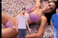 Ο Πετρετζίκης μπήκε στον καιρό για να εξετάσει το sexy μοντέλο!