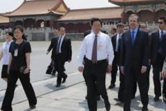 Η Όλγα Kεφαλογιάννη περπάτησε στην Απαγορευμένη Πόλη με ψηλοτάκουνες γόβες και υπέφερε