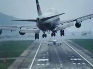Φωτογραφία για Τώρα: ''Μπλακ άουτ'' στο αεροδρόμιο Ηρακλείου λόγω των νοτιάδων - Πρόβλημα με τις πτήσεις τσάρτερ