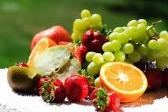 Τι απαντάει το ΥπΑΑΤ στην έρευνα της Greenpeace για τα φυτοφάρμακα σε φρούτα και λαχανικά