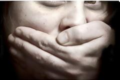 Ομολόγησε και πάει φυλακή ο πα–τέρας που βίαζε επί 10 έτη την κόρη του