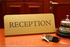 Τώρα οι ξενοδόχοι ζητούν ποινικό μητρώο και ψυχιατρική εξέταση των εργαζομένων!