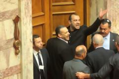 Έκτροπα και «Xάιλ Χίτλερ» στη Βουλή - Απέβαλαν τον βουλευτή της Χρυσής Αυγής - Δείτε video