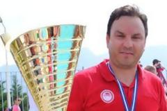 ΒΛΑΧΟΣ : ΚΑΛΛΙΟ ΑΡΓΑ ΠΑΡΑ ΠΟΤΕ