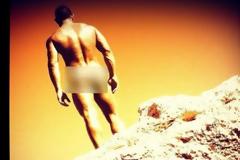 Σκανδαλίζουν οι γυμνές φωτογραφίες Έλληνα δημοσιογράφoυ και πρώην παρουσιαστή!