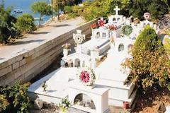 Ξέθαψε τη γυναίκα του και την πήρε στο σπίτι!