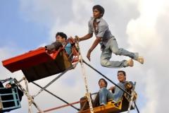 Χειροκίνητη ρόδα λούνα παρκ στην Ινδία!