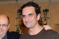 Ο Νίκος Ψαρράς ντύνεται γαμπρός