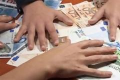 Θα τα «παίρνει» μόνη της η εφορία - Bάζει «χέρι» σε τραπεζικούς λογαριασμούς των οφειλετών