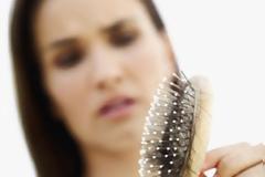 Γυναικεία τριχόπτωση: αιτίες και λύσεις!