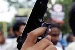 Οι μπαλωθιές για το ... στρατιωτικό του γιου του τον έστειλαν κρατητήριο