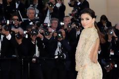 Η γυμνή πλάτη και το τατουάζ της Εύας έκλεψαν τις εντυπώσεις