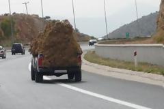 Eλλάς το μεγαλείο σου! Και όμως κινείται επί της Εθνικής Οδού