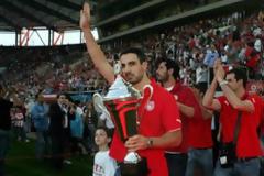 ΞΑΝΑ ΣΤΑ ΕΡΥΘΡΟΛΕΥΚΑ Ο ΚΟΥΡΝΕΤΑΣ!