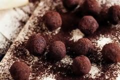 Τρούφακια με κέικ και ρούμι