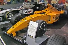 Η MCLAREN ΝΟΣΤΑΛΓΕΙ ΤΟ ΠΑΡΕΛΘΟΝ...