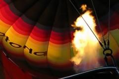 Ένας νεκρός και 24 τραυματίες από πτώση αερόστατου