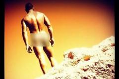 ΦΩΤΙΑ ΣΤΟ FACEBOOK!!! Σκανδαλιστικές οι ΓΥΜΝΕΣ φωτογραφίες Έλληνα δημοσιογράφου και πρώην παρουσιαστή!!! (PHOTOS)