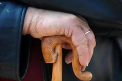 Θεσπρωτία: Πήγαιναν να τους πουλήσουν ρούχα και έφευγαν με χιλιάδες ευρώ!