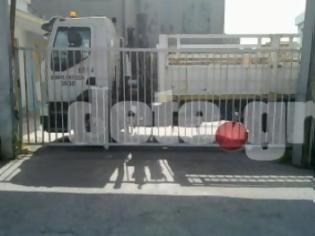 Φωτογραφία για Πάτρα: Ένα φορτηγό... φυλάει την πύλη του Λαδόπουλου, μετά τις 7 διαρρήξεις...