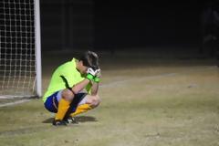 Ο τερματοφύλακας τον ψάρεψε, απέκρουσε, αλλά η μπάλα...