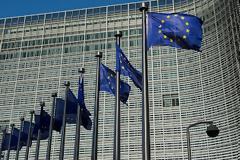 Η Κομισιόν μπλοκάρει τις ιδιωτικοποιήσεις