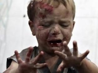 Φωτογραφία για ΣΟΚ! 4χρονο ούρλιαζε γεμάτο αίματα στην ταράτσα - Η μητέρα του αυτομαχαιρώθηκε μπροστά στα μάτια του