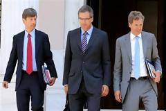 Τα προνόμια της τρόικας