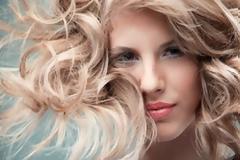 Ανάλαφρες μπούκλες