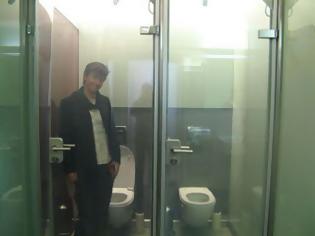 Φωτογραφία για Η πιο hi-tech πόρτα τουαλέτας που έχετε δει [Video]