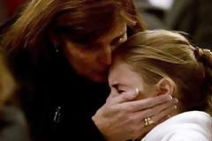 Βρήκε τη μητέρα της νεκρή μετά την αυτοκτονία