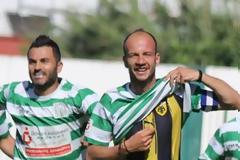 Σκόραρε και το πανηγύρισε με τη φανέλα της ΑΕΚ!