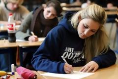 tο θέμα της Έκθεσης για τους μαθητές των ΕΠΑΛ: Οι επιρροές της διαφήμισης στην καθημερινή ζωή