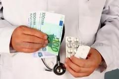 Πιάστηκε στα πράσα για φακελάκι μεγαλογιατρός του NIΜΤΣ