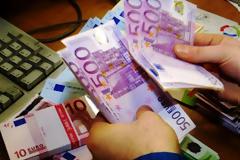 Εγκρίθηκε το σχέδιο νόμου για bail-in καταθέσεων άνω των 100.000