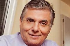 Ποιοι θέλουν να ντύσουν με «χρυσάφι» το μικρόφωνο του Tράγκα για τη νέα χρονιά