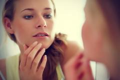 Τρόφιμα που δρουν κατά της ακμής