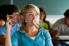 Απαγορεύεται να μασάμε τσίχλα στη Σιγκαπούρη;