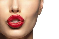 Πως να βάψεις τα χείλη σου όταν είναι σκασμένα