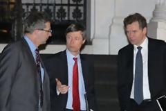 Διπλασιάζονται τα όρια ομαδικών απολύσεων με συνταγή τρόικας