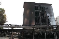 Στάχτη έγινε καφετέρια και ο ΕΟΠΥΥ Γλυφάδας