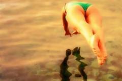 To αψεγάδιαστο σώμα της λουόμενης Φαίης Σκορδά