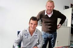 ΥΠΕΓΡΑΨΕ ΣΤΗ ΦΡΑΝΚΦΟΥΡΤΗ Ο ΕΠΣΤΑΪΝ