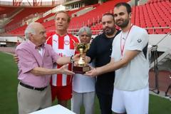 ΟΙ ΒΕΤΕΡΑΝΟΙ ΤΟΥ ΟΛΥΜΠΙΑΚΟΥ ΤΙΜΗΣΑΝ ΚΑΙ... ΝΙΚΗΣΑΝ ΤΗΝ «ΟΙΚΟΓΕΝΕΙΑ»!